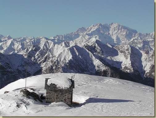 Grandioso panorama dalla Cappella di Terza, sullo sfondo il Monte Rosa 