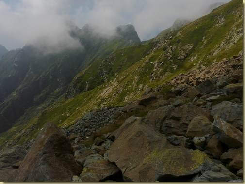 vista verso il Pedum e la Cima di Campo nella nebbia... 