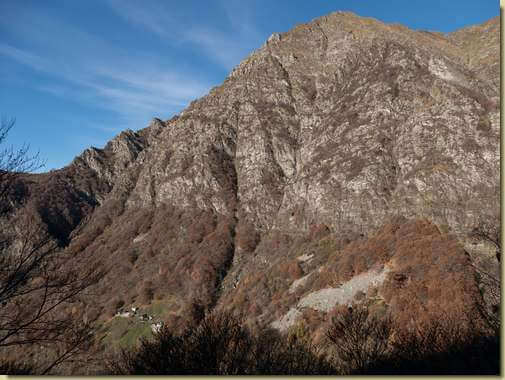 in alto, la Cima Saler...