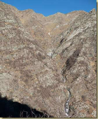 il versante che sale alla Rossola...