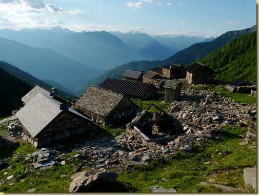 verso il tramonto all'Alpe Corte sopra...