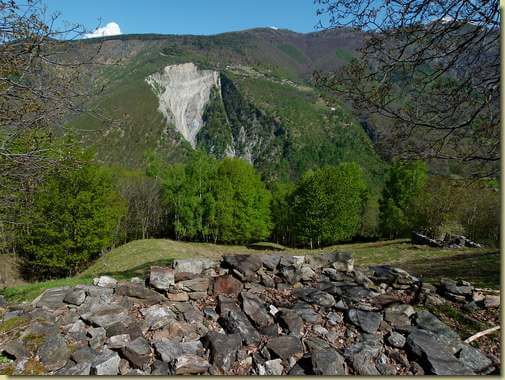 vista verso la frana di Travello...