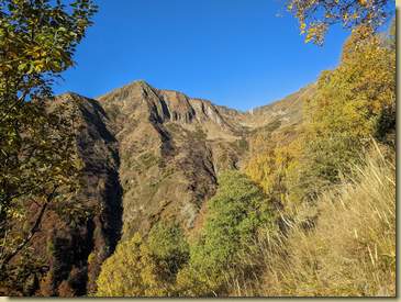 risalendo la costa a monte dell'Alpe Aveu, sullo sfondo l'Alpe Basagrana...