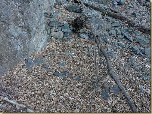 resti di un piccolo ricovero...