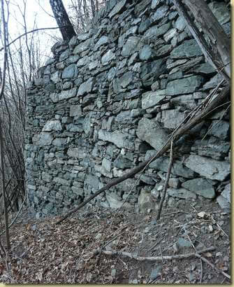 il muro del magazzino...