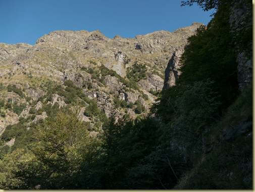 in alto, la cresta Laurasca - Cortechiuso...