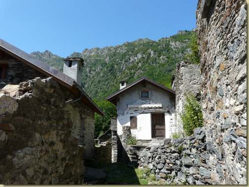 a Calagno, in alto il Lidesh 