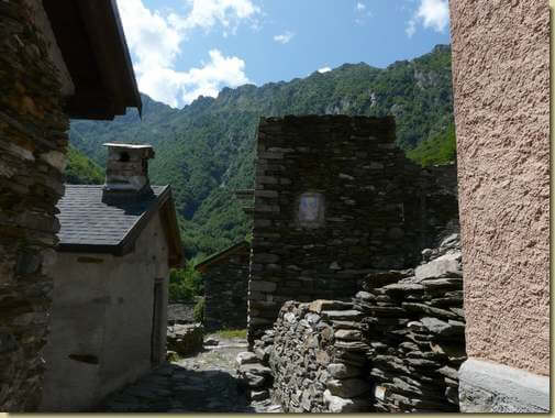 nel borgo di Calagno... 