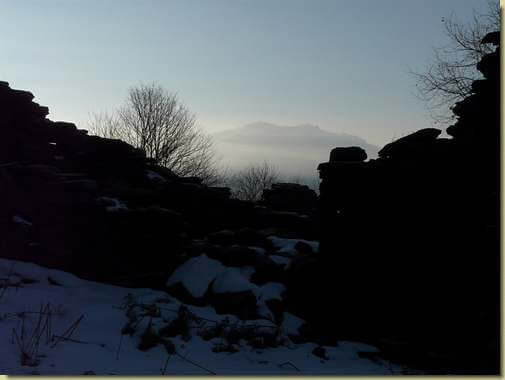 sullo sfondo il Mottarone....  