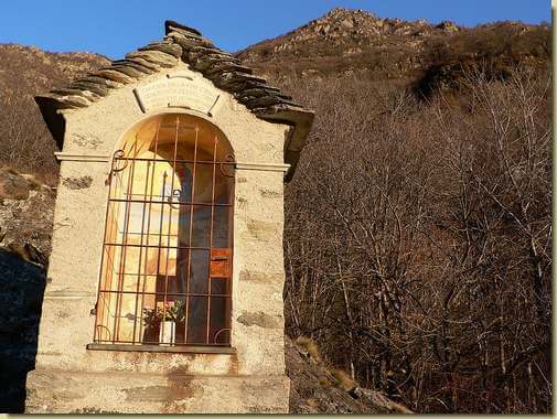 Cappella della Bur&egrave;ta sul percorso verso San Bernardo