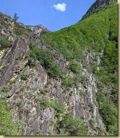 il versante dove traversa il sentiero...