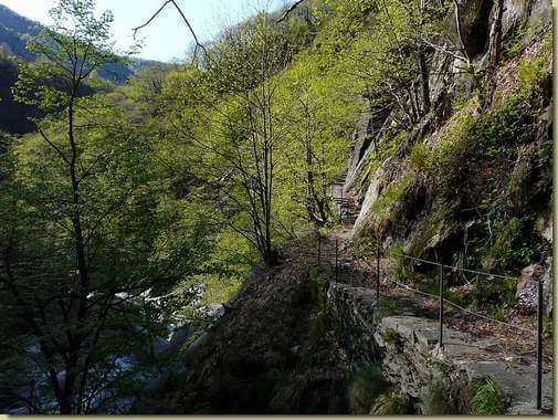 sulla mulattiera verso Pogallo