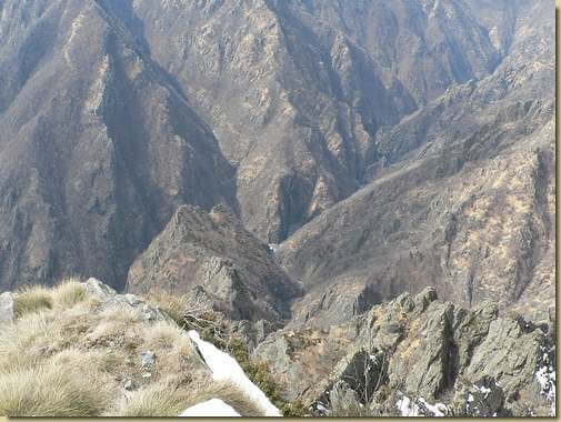 il versante che scende in Val Manau