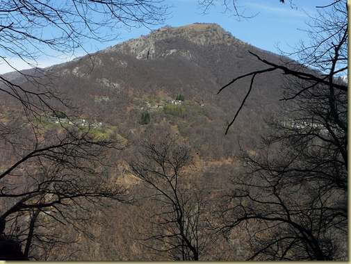 in alto la zona dell'Alpe Pra...