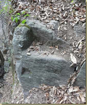 tacche nella roccia...