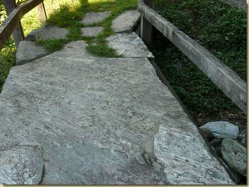 croci sul ponticello presso il Castello di Vogogna....