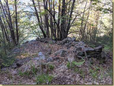 ruderi a ovest del Curtun...