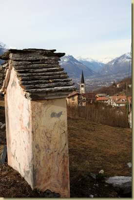 all'inizio della Via delle Cappelle 