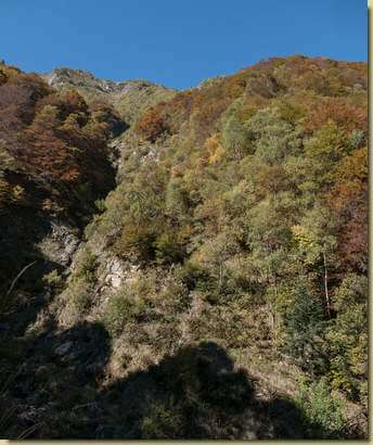 a destra, il versante disceso...