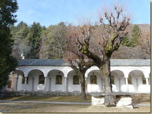 il porticato della Via Crucis