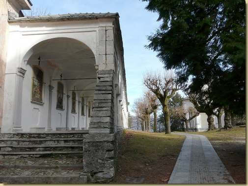 il porticato della Via Crucis