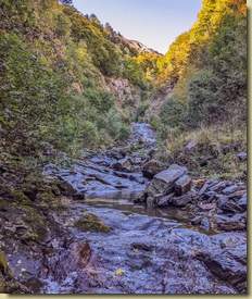 il torrente che scende dalla zona dell'Alpe Basagrana...