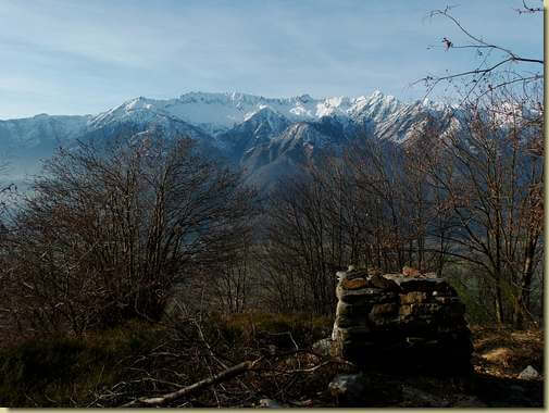 i ruderi della Cappella sul sentiero per I Curt