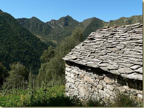 Alpe Rondino - sullo sfondo la Rossola e la Colma Piana 