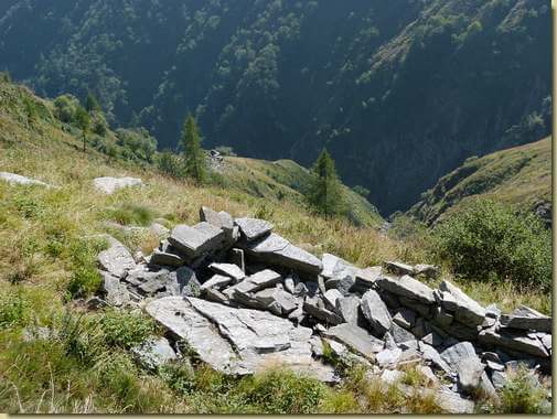 sul fondo, l'Alpe Locc di sopra...