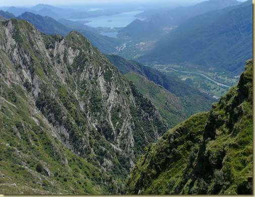 vista salendo all'Alpe Vallard dal versante del Vallone del Rio del Ponte...