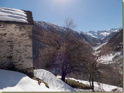 in alto a sinistra, il Moncucco...