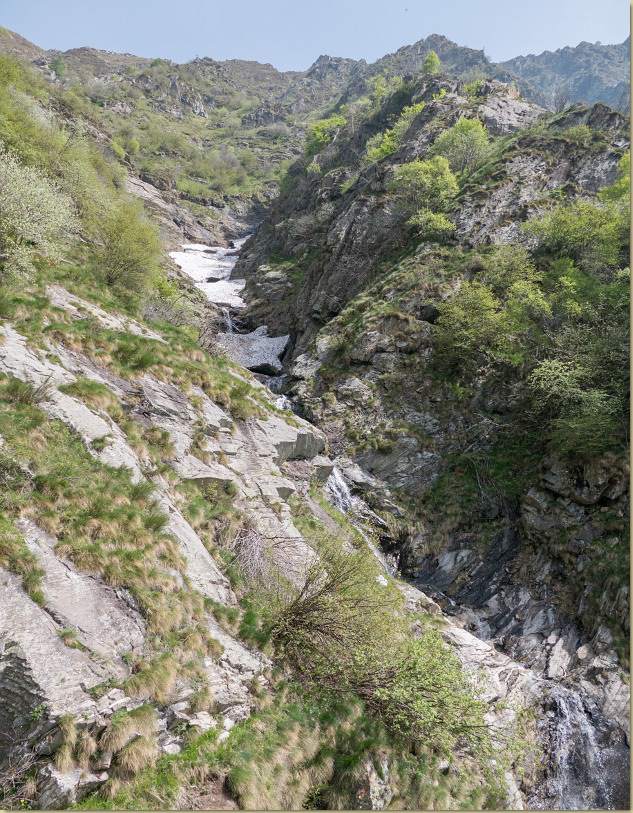 il selvaggio versante che sale al Pizzo di Cortetto...