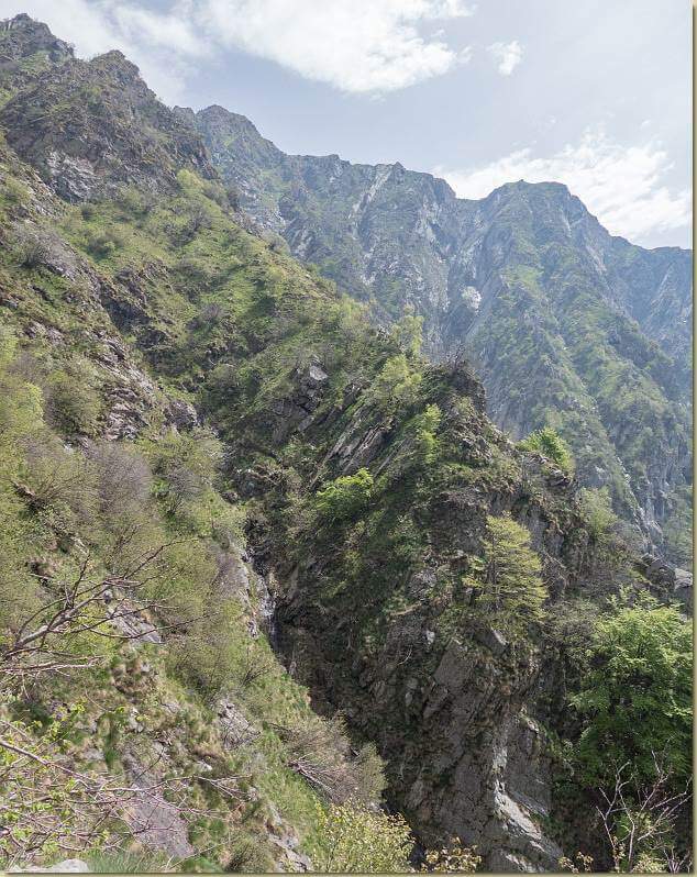 il selvaggio versante che sale al Pizzo di Cortetto...