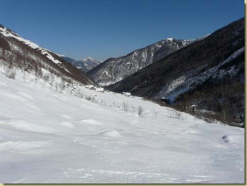 ritorno all'Erta... (a destra il ponte verso la valletta di Bondolo) 