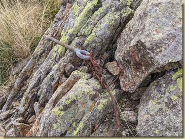 vecchio tendifilo che probabilmente era utilizzato per tenere in posizione una Croce...