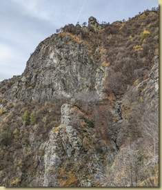 a destra, il percorso seguito in discesa che passa dal Funtanin...