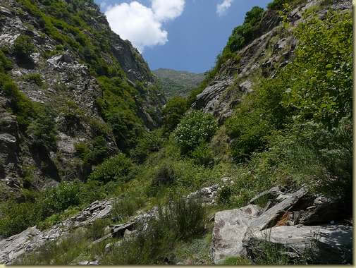 nel canale, in alto il Pizzo delle Pecore  