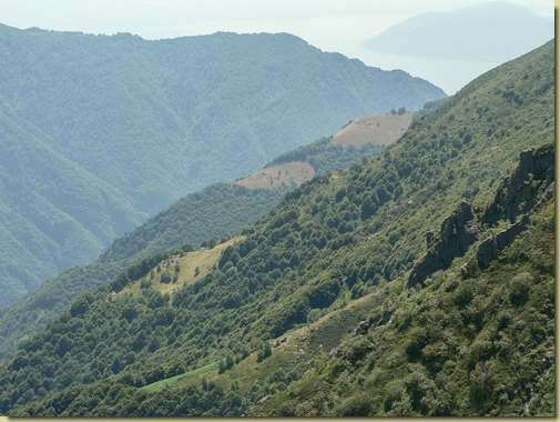Cavrua (in primo piano), Vogogno, Alpe del Braco e Leciuri sullo sfondo