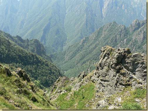 vista sulla Val Cavr&igrave; - dalla Corona di Ghina