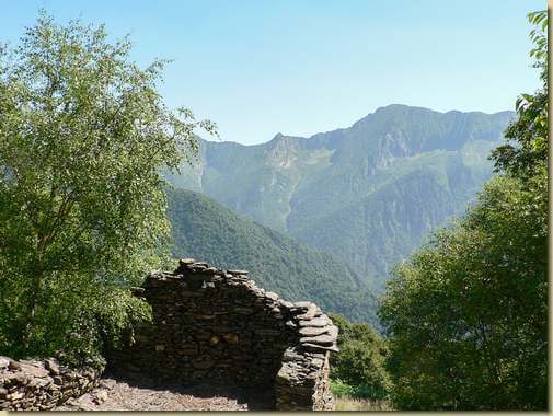 all'Alpe Cavrua - vista sul Monte Zeda