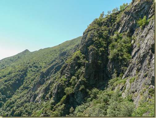 traversando sotto la Cima Sasso verso i prati di Ghina
