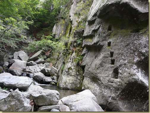 tracce del passato sulle rocce del Rio Pianezzoli... 