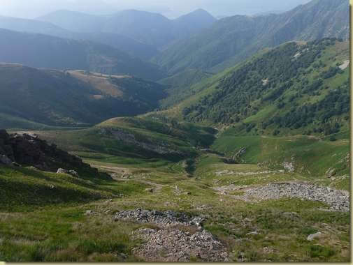 il versante che scende verso Corte Bavarone e Scogno 
