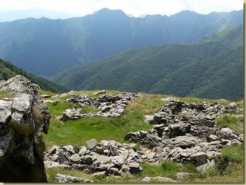 Alpe Teccia, al centro la dorsale di Busarasca