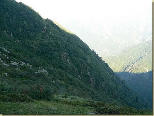 in alto il passaggio per Corte Gemello - dal fornale sottostante la Marona 