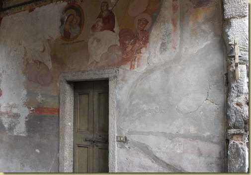 affreschi di Casa Chiovenda (XIX secolo)... (foto di Giorgio Arcioli)