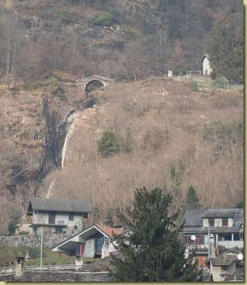 in alto, il Ponte Luet...