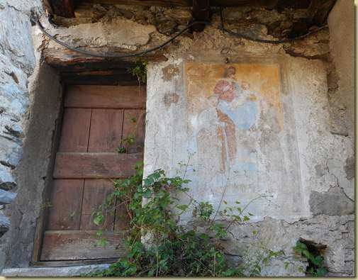 Madonna del Rosario in località Prè Grosa... (foto di Giorgio  Arcioli, ora è in gran parte coperto dalla vegetazione...)