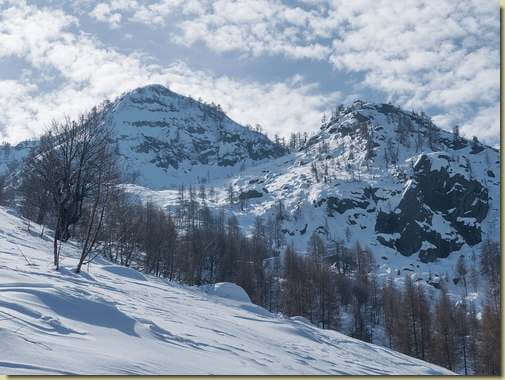 a sinistra, la Punta i Pisoni...