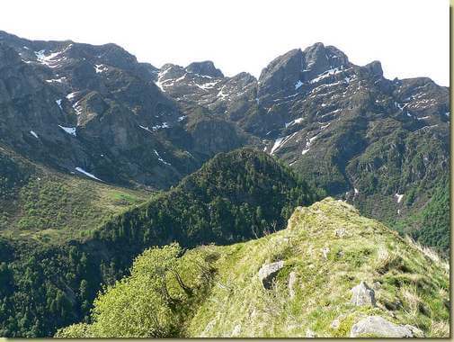 Motta di Campo e Pedum dalla cresta verso la quota 2053 mt. 